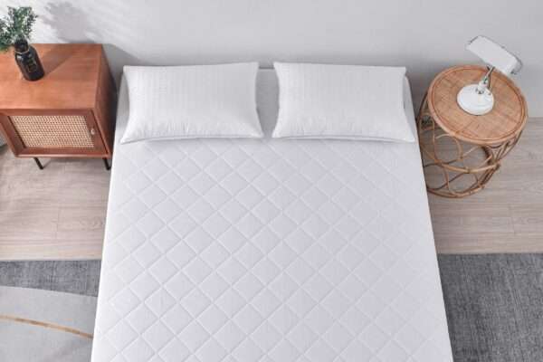 Snuglydown mattress protector (1) (2)